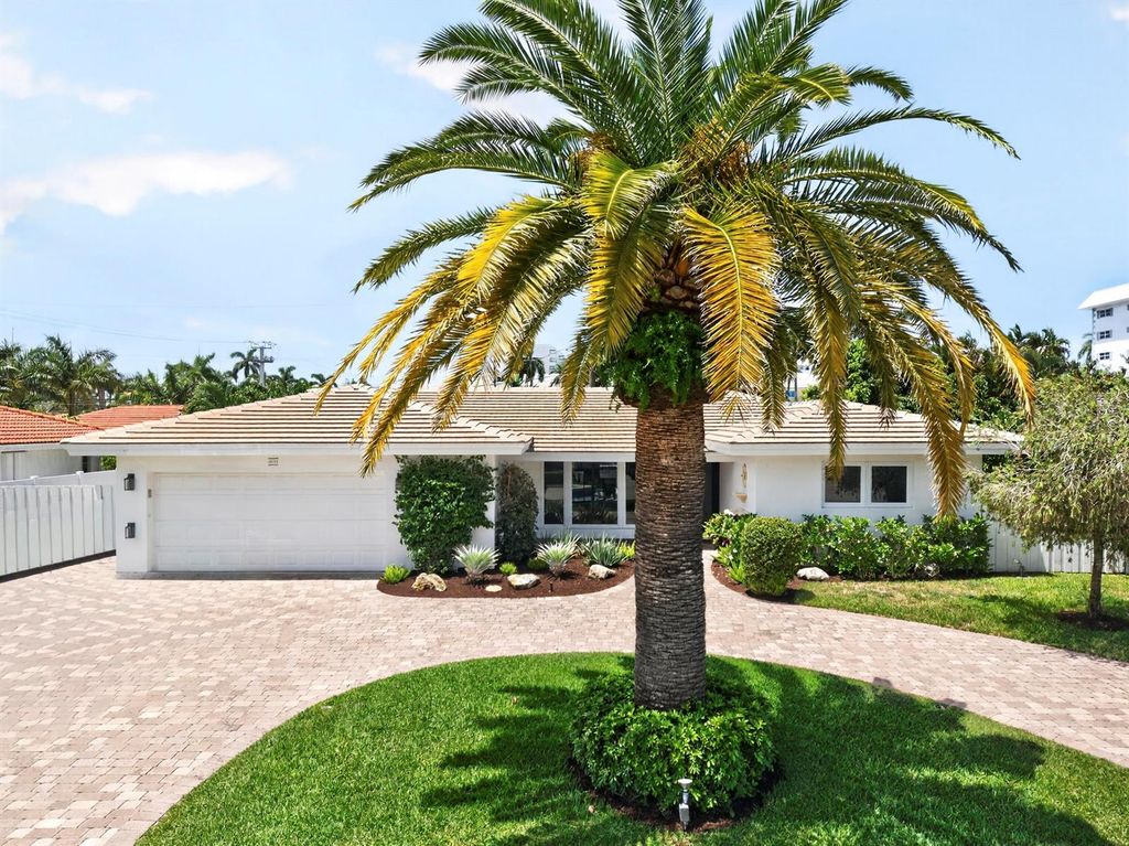 Image 3 of property listing at 3011 NE 47th Street, Fort Lauderdale, FL 33308