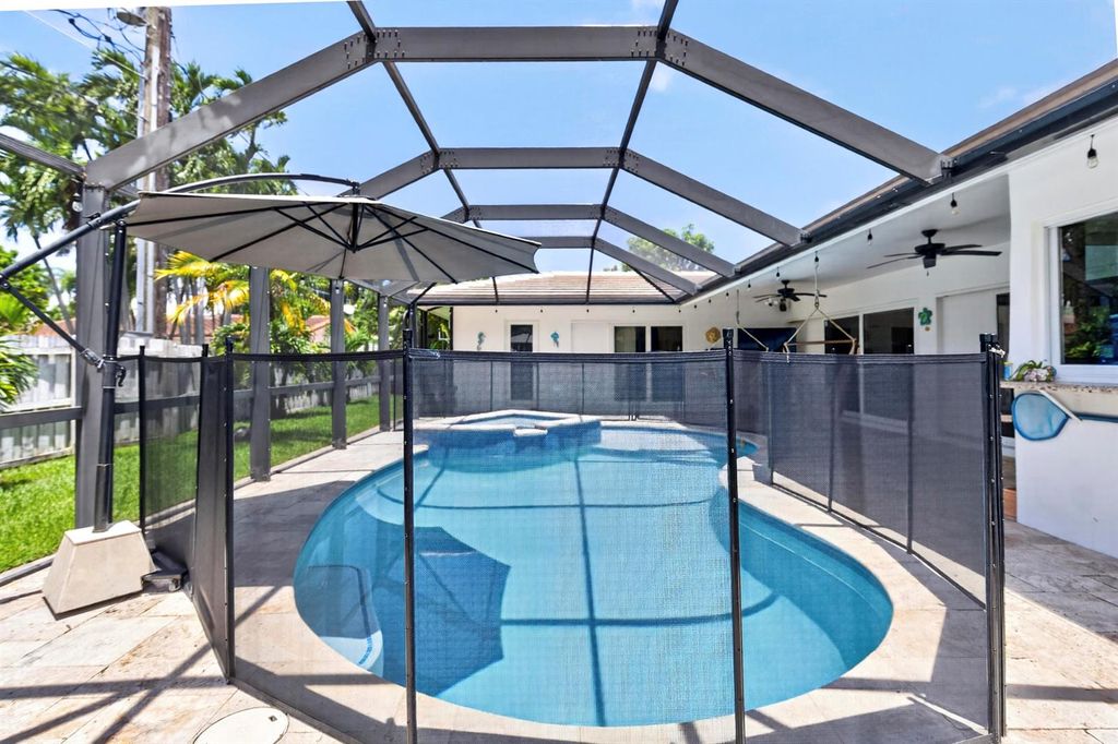Image 32 of property listing at 3011 NE 47th Street, Fort Lauderdale, FL 33308