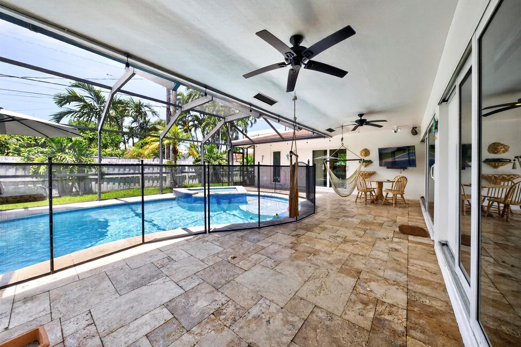 Image 38 of property listing at 3011 NE 47th Street, Fort Lauderdale, FL 33308