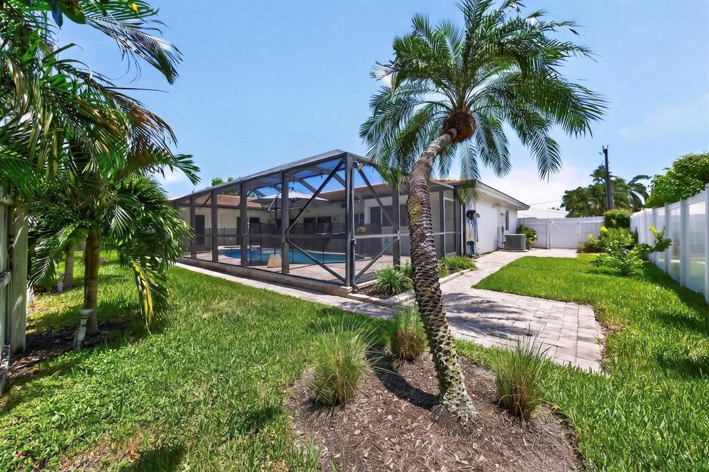 Image 40 of property listing at 3011 NE 47th Street, Fort Lauderdale, FL 33308