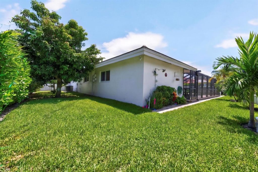 Image 41 of property listing at 3011 NE 47th Street, Fort Lauderdale, FL 33308