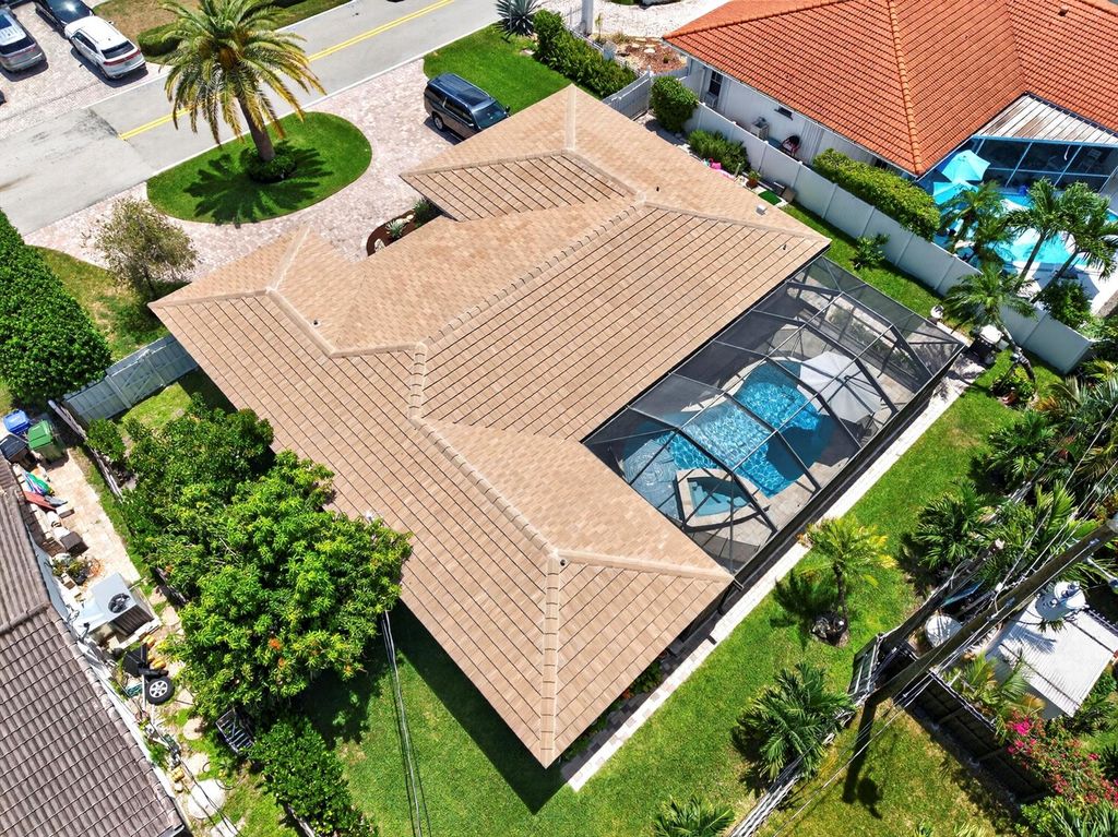 Image 43 of property listing at 3011 NE 47th Street, Fort Lauderdale, FL 33308