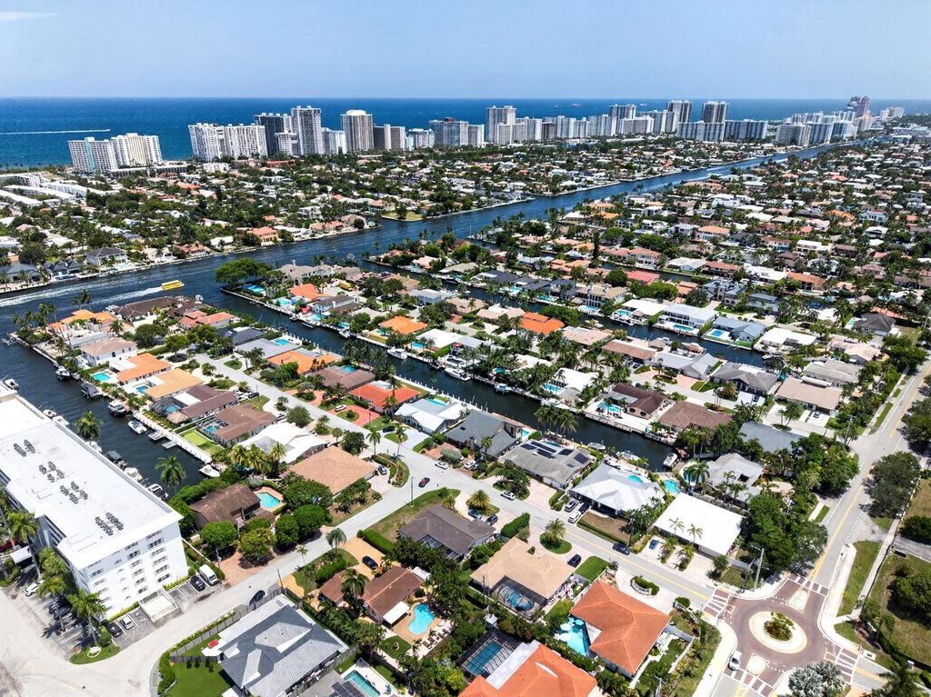 Image 45 of property listing at 3011 NE 47th Street, Fort Lauderdale, FL 33308