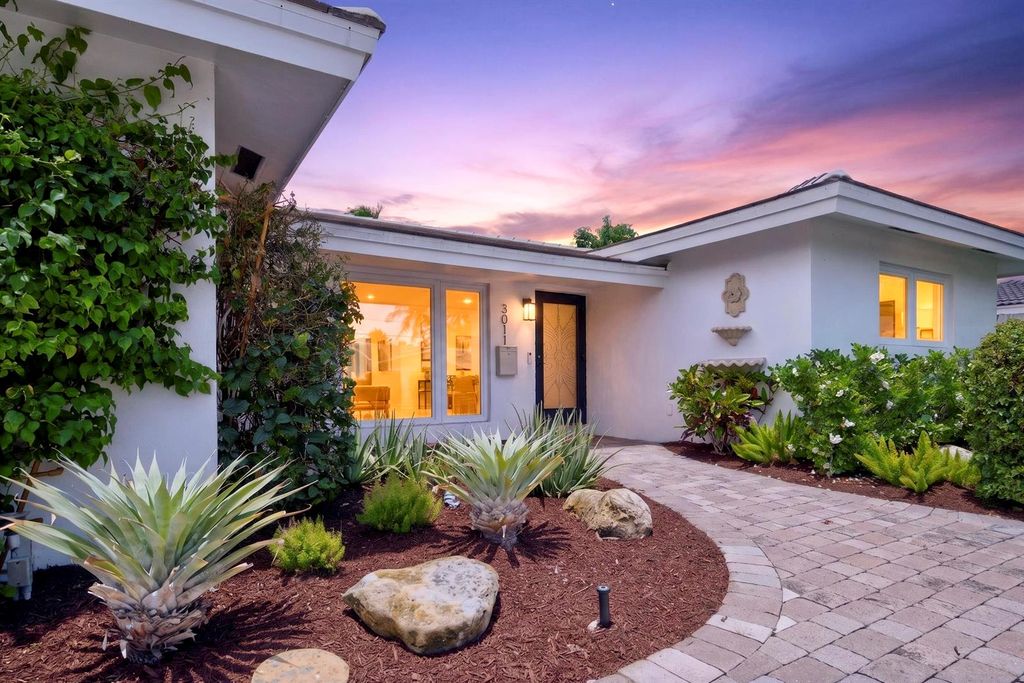 Image 5 of property listing at 3011 NE 47th Street, Fort Lauderdale, FL 33308