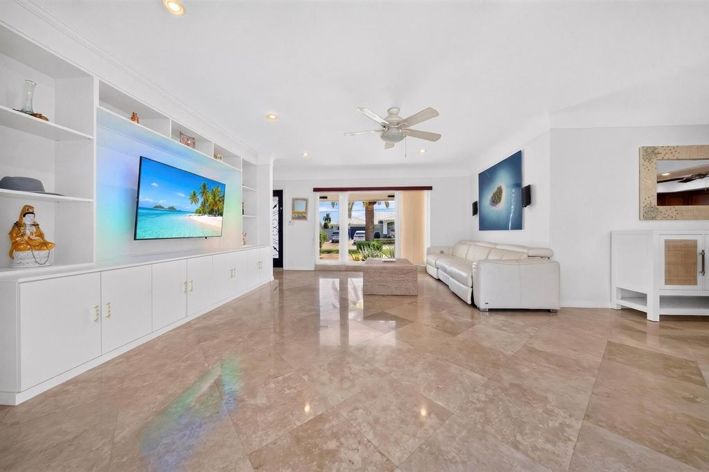Image 7 of property listing at 3011 NE 47th Street, Fort Lauderdale, FL 33308