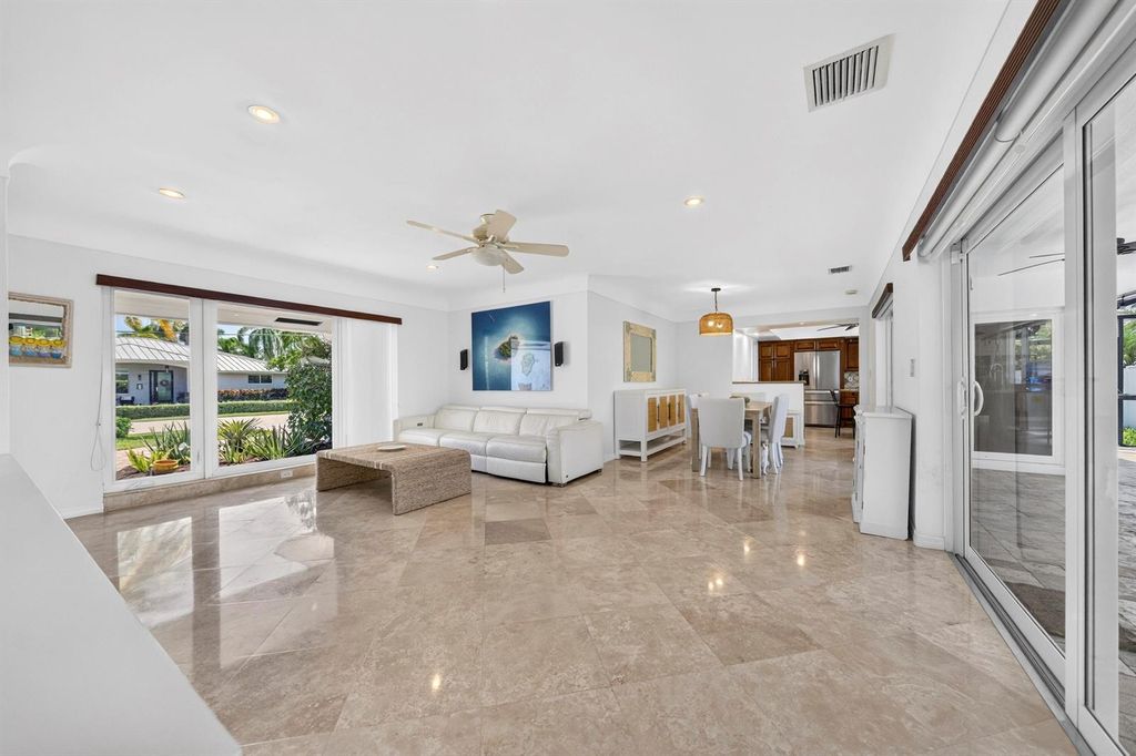 Image 8 of property listing at 3011 NE 47th Street, Fort Lauderdale, FL 33308