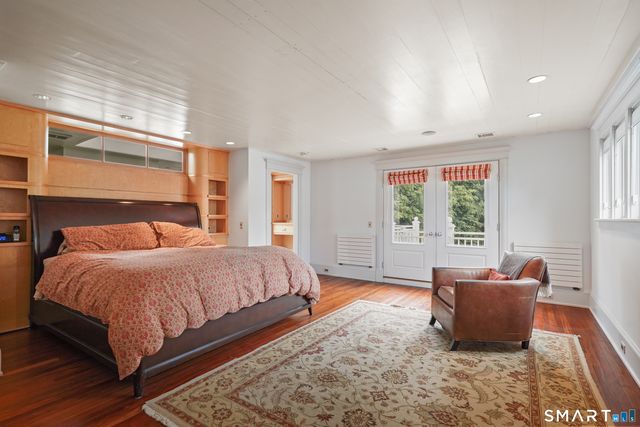 2 Wahneta Road, Greenwich, CT 06870
