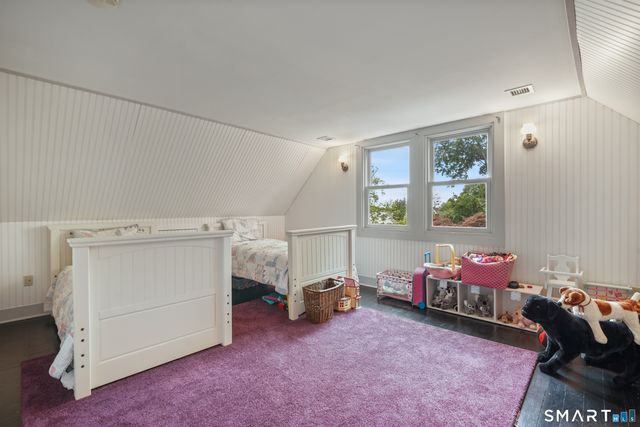 2 Wahneta Road, Greenwich, CT 06870