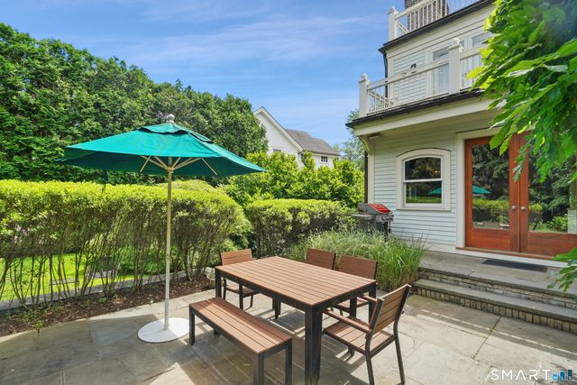 2 Wahneta Road, Greenwich, CT 06870