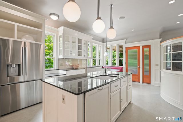 2 Wahneta Road, Greenwich, CT 06870