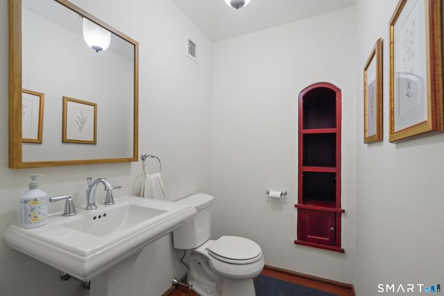 2 Wahneta Road, Greenwich, CT 06870