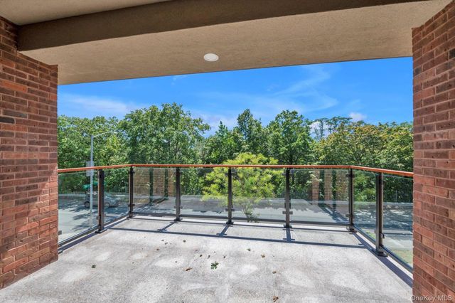 16515 Cross Island Parkway, Whitestone, NY 11357