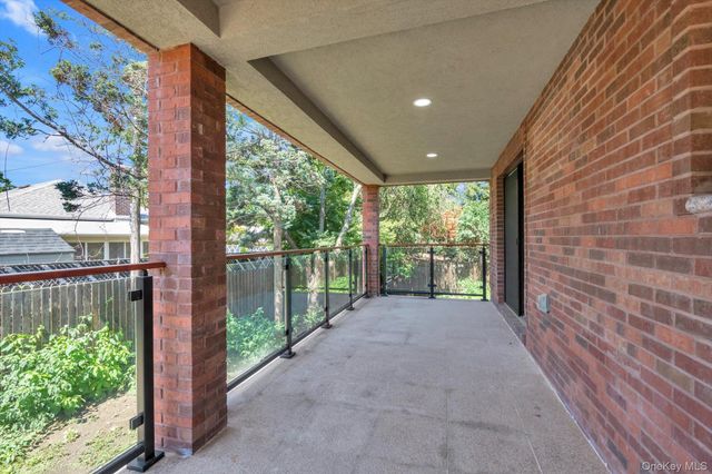 16515 Cross Island Parkway, Whitestone, NY 11357