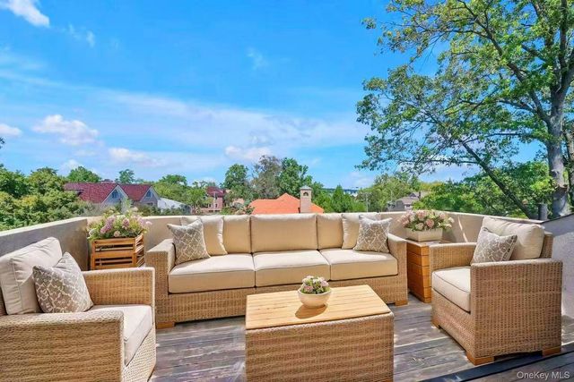 16515 Cross Island Parkway, Whitestone, NY 11357