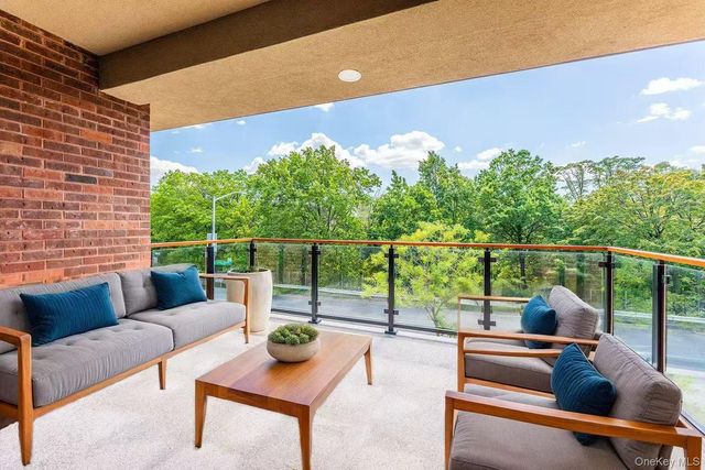 16515 Cross Island Parkway, Whitestone, NY 11357