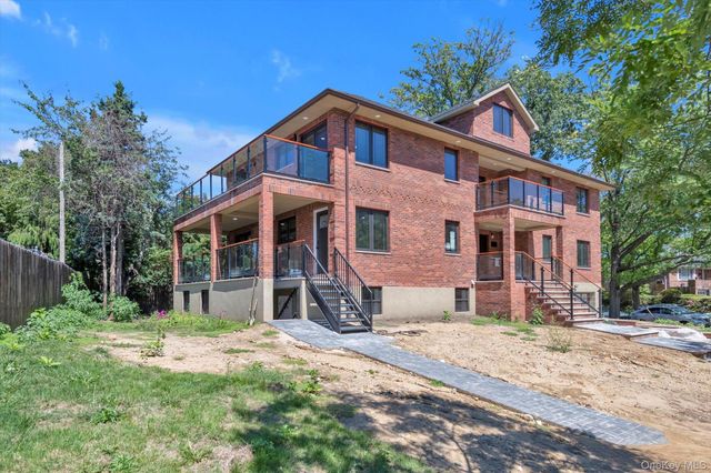 16515 Cross Island Parkway, Whitestone, NY 11357