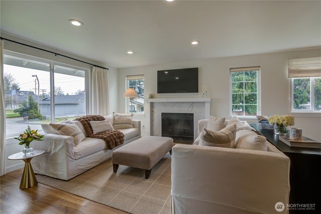 27115 212th Place SE, Maple Valley, WA 98038