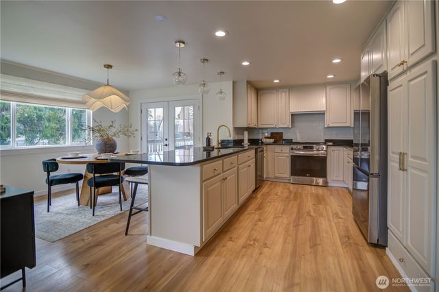 27115 212th Place SE, Maple Valley, WA 98038