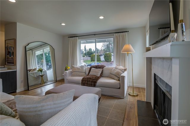 27115 212th Place SE, Maple Valley, WA 98038