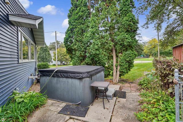 101 Elston Avenue, Waterloo, IA 50701