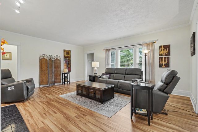 101 Elston Avenue, Waterloo, IA 50701