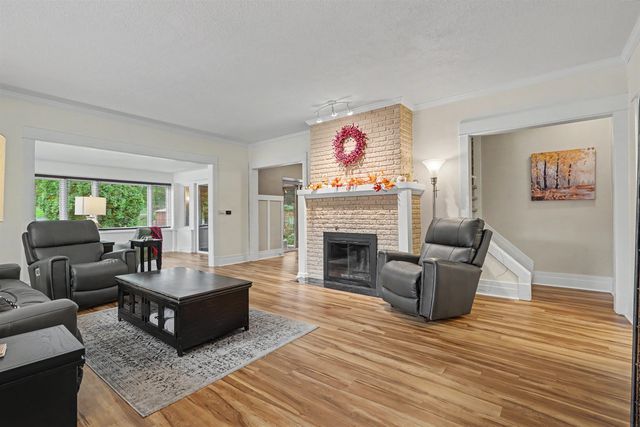 101 Elston Avenue, Waterloo, IA 50701