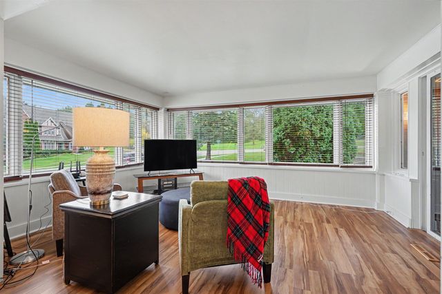 101 Elston Avenue, Waterloo, IA 50701