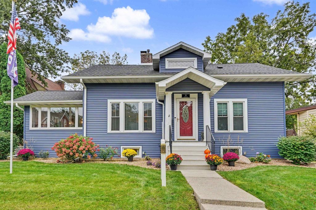 101 Elston Avenue, Waterloo, IA 50701