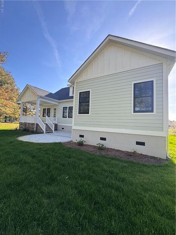 8 Seay CT, Cape Charles, VA 23310