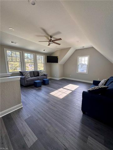 8 Seay CT, Cape Charles, VA 23310