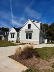 8 Seay CT, Cape Charles, VA 23310