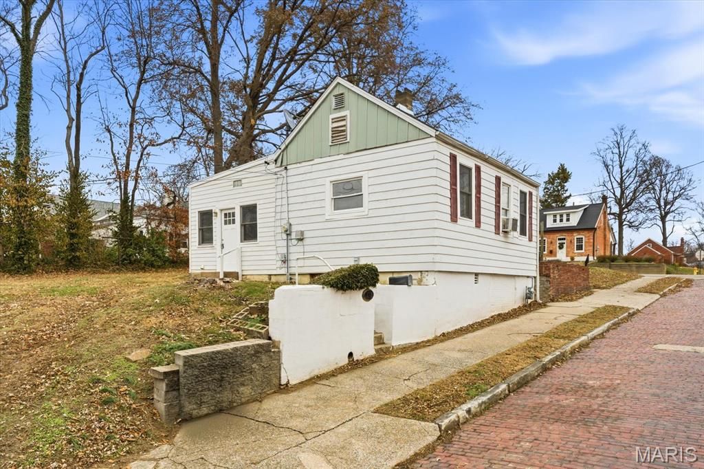 317 E Garfield Street, Belleville, IL 62220