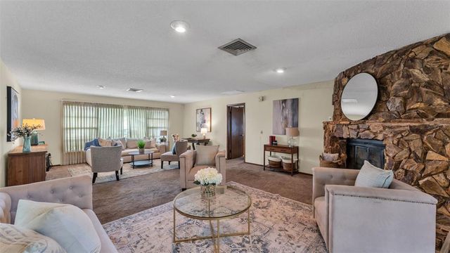 2110 E TIMBERLANE DRIVE, Plant City, FL 33563