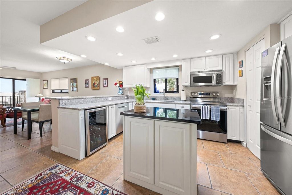 Image 8 of property listing at 1206 GULF BOULEVARD A6, Indian Rocks Beach, FL 33785