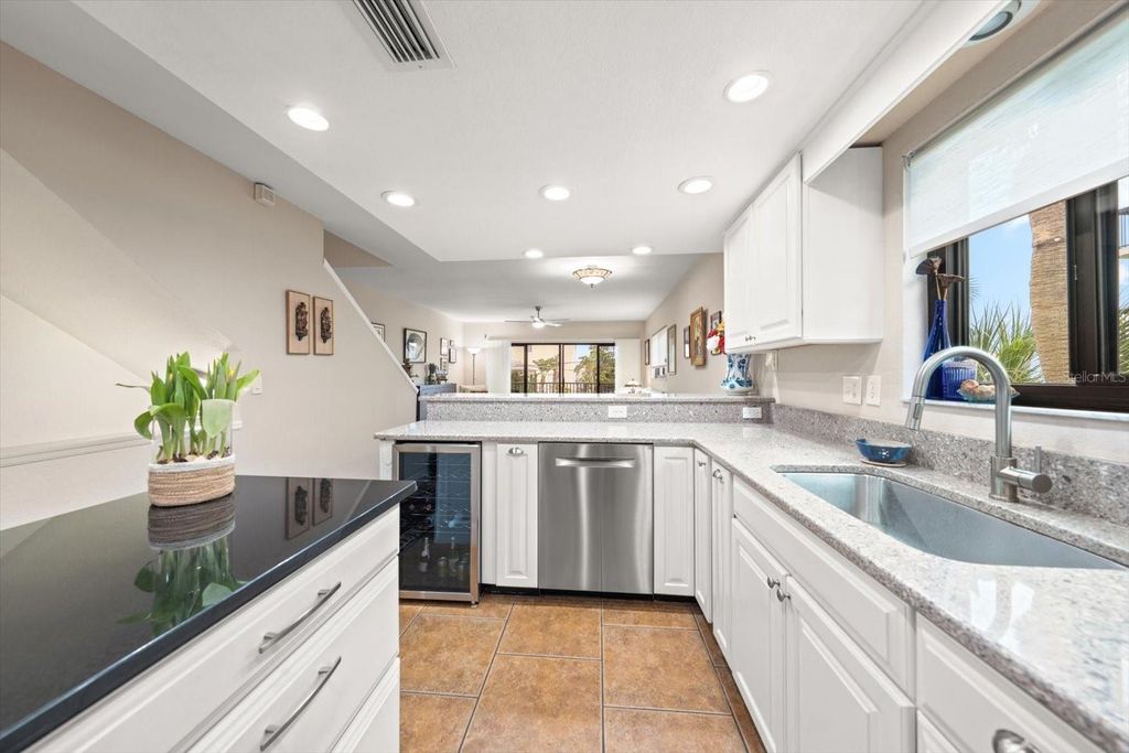 Image 9 of property listing at 1206 GULF BOULEVARD A6, Indian Rocks Beach, FL 33785