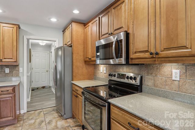 741 Zelda Court, Hendersonville, NC 28792