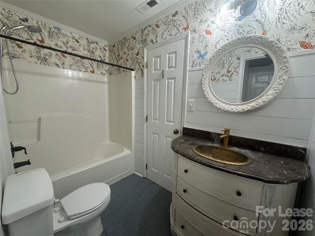 8821 Kishorn Court, Charlotte, NC 28215
