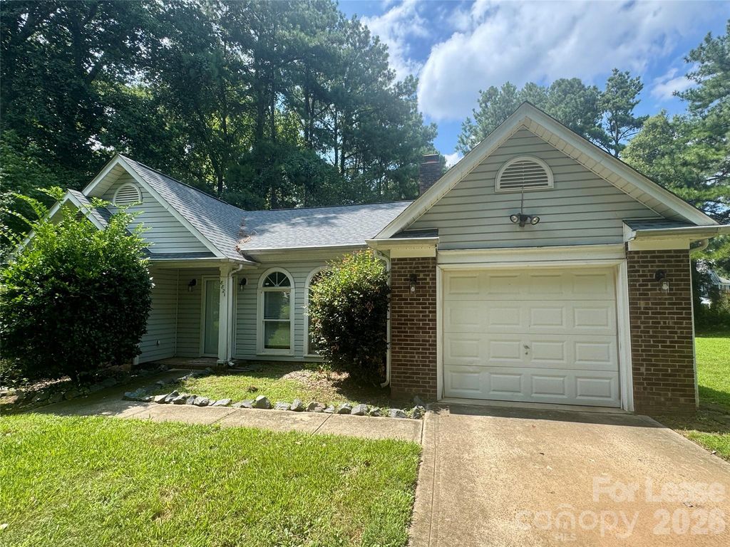 8821 Kishorn Court, Charlotte, NC 28215