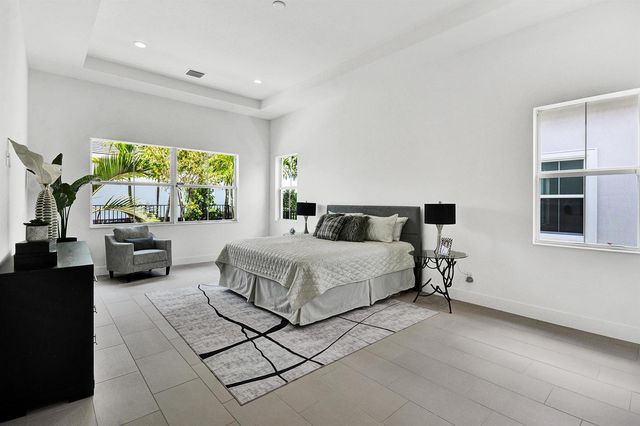 10005 Driftwood Way, Palm Beach Gardens, FL 33412