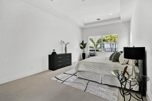 10005 Driftwood Way, Palm Beach Gardens, FL 33412