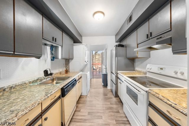 113 Tiffany Blvd, Newark City, NJ 07104