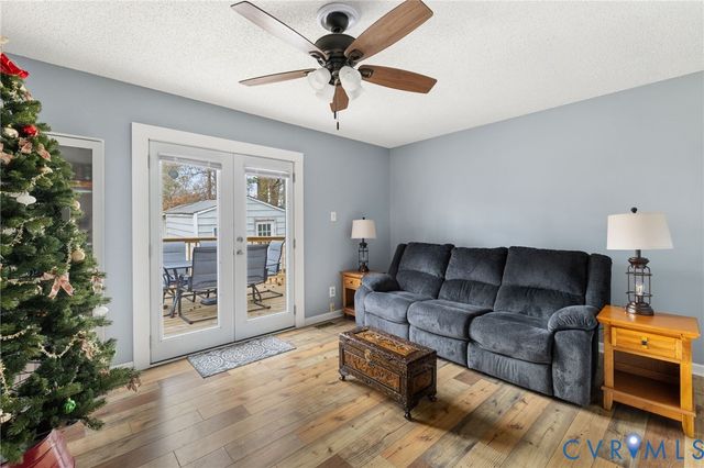 4028 Falconway Ln, North Chesterfield, VA 23237