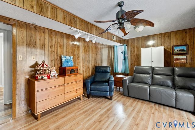 4028 Falconway Ln, North Chesterfield, VA 23237