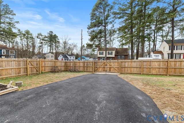 4028 Falconway Ln, North Chesterfield, VA 23237