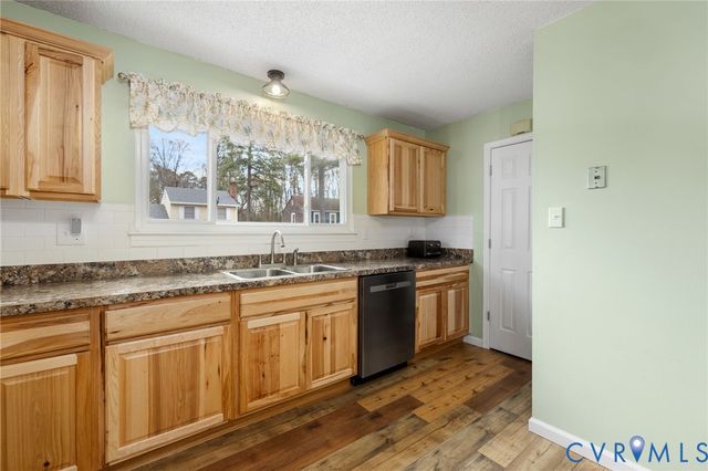 4028 Falconway Ln, North Chesterfield, VA 23237