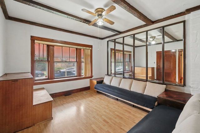 4628 W Waveland Avenue, Chicago, IL 60641