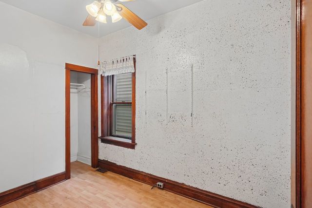 4628 W Waveland Avenue, Chicago, IL 60641