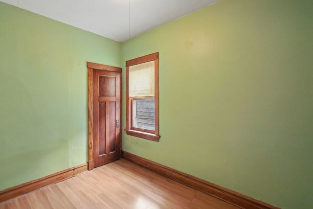 4628 W Waveland Avenue, Chicago, IL 60641