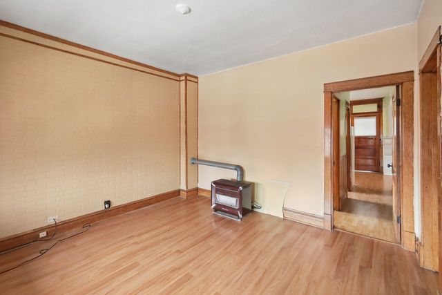 4628 W Waveland Avenue, Chicago, IL 60641