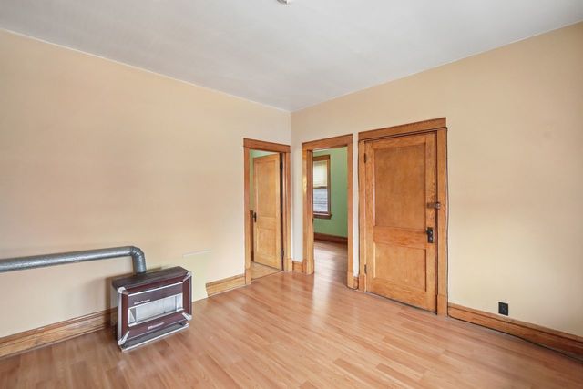 4628 W Waveland Avenue, Chicago, IL 60641